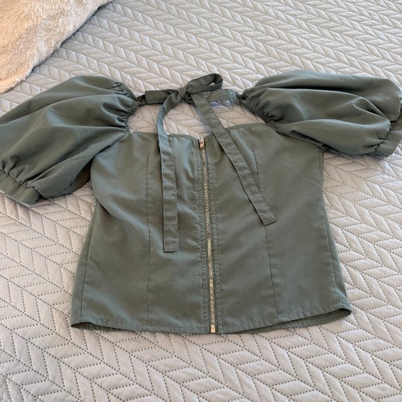 HYFVE Women's Sage Green Short Puffed Sleeve Zip Up Back Crop Top Size S - Picture 5 of 9